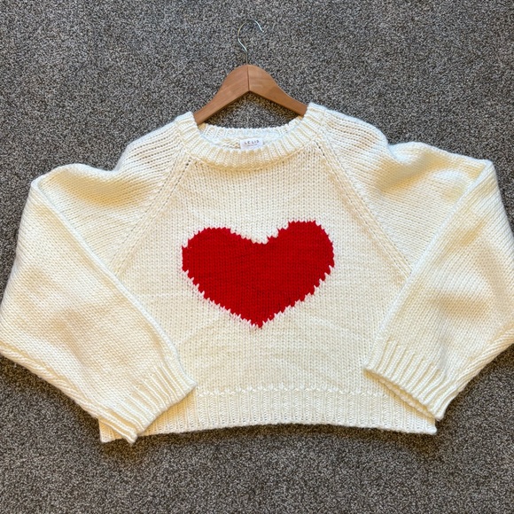 Le Lis White Knit Sweater with Red Heart – Women’s Size Large - Picture 7 of 9